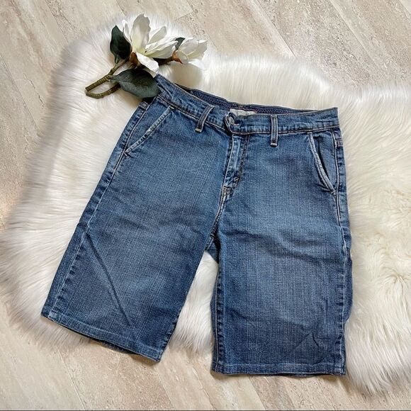 Levi’s 515 Button Flap Long Jean Shorts 406 - Picture 1 of 6